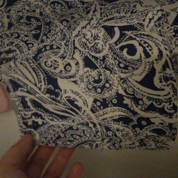 Women's Sleeveless Top with Blue Patterns Size Large - Picture 4 of 4